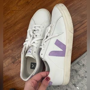 Veja esplar with purple logo